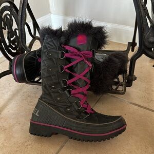 Sorel Black Purple Tivoli Twist Winter Boots for Women Size 7 Like New